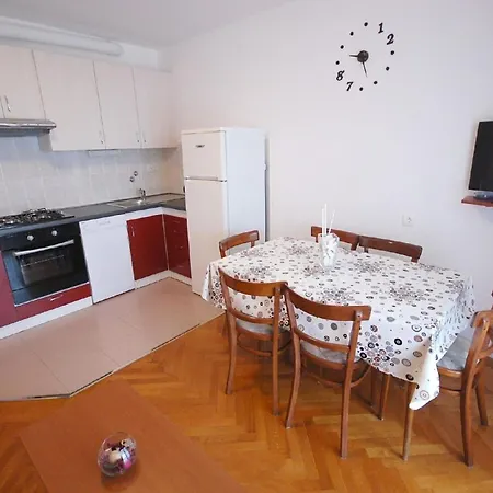 Fuer 6 Personen Ca 70 Qm In Njivice, Kvarner Bucht Krk Apartman *
